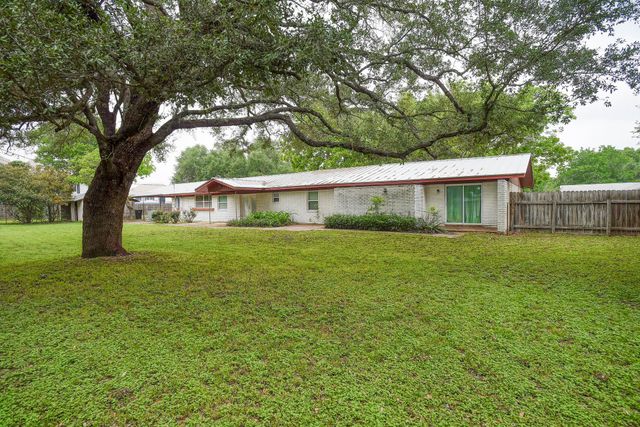 204 Maynard ST, Bastrop, TX 78602