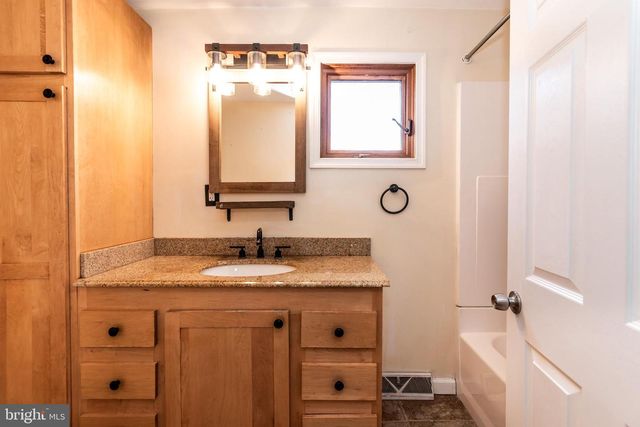 16 VICTORY AVE, Vineland, NJ 08360
