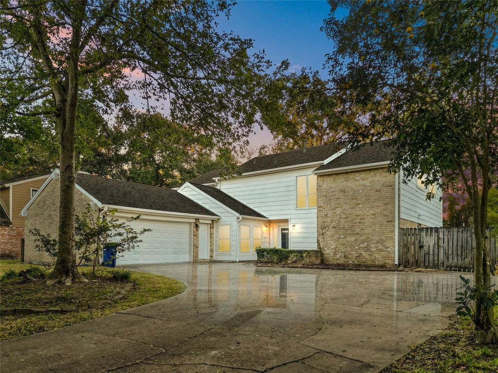 1023 Cragmore Drive, Seabrook, TX 77586
