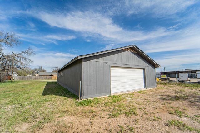 105 N Dairy Street, Breckenridge, TX 76424