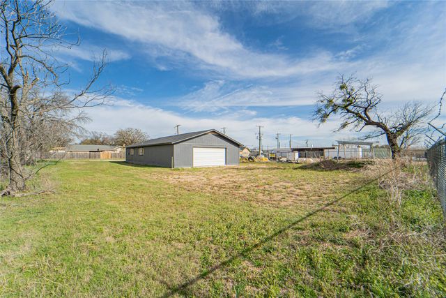 105 N Dairy Street, Breckenridge, TX 76424
