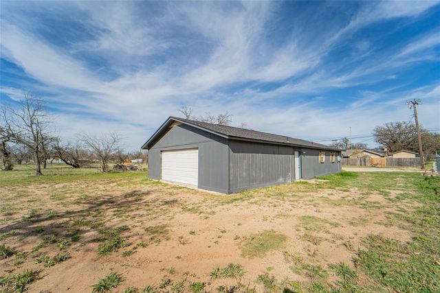 105 N Dairy Street, Breckenridge, TX 76424