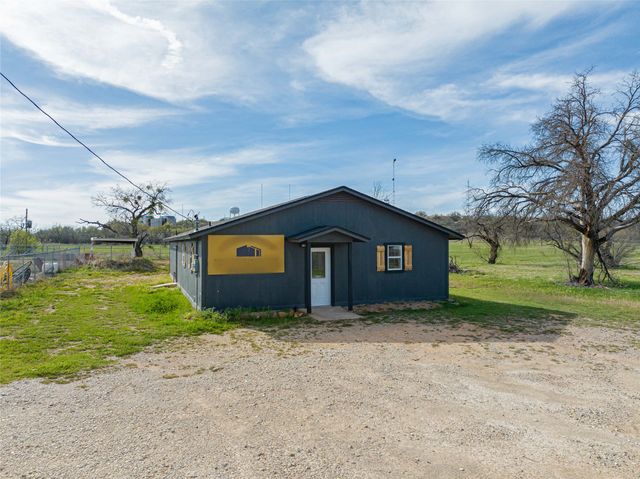 105 N Dairy Street, Breckenridge, TX 76424