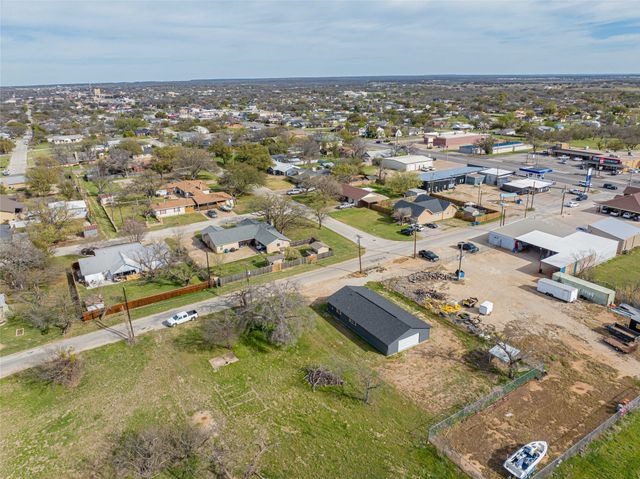 105 N Dairy Street, Breckenridge, TX 76424