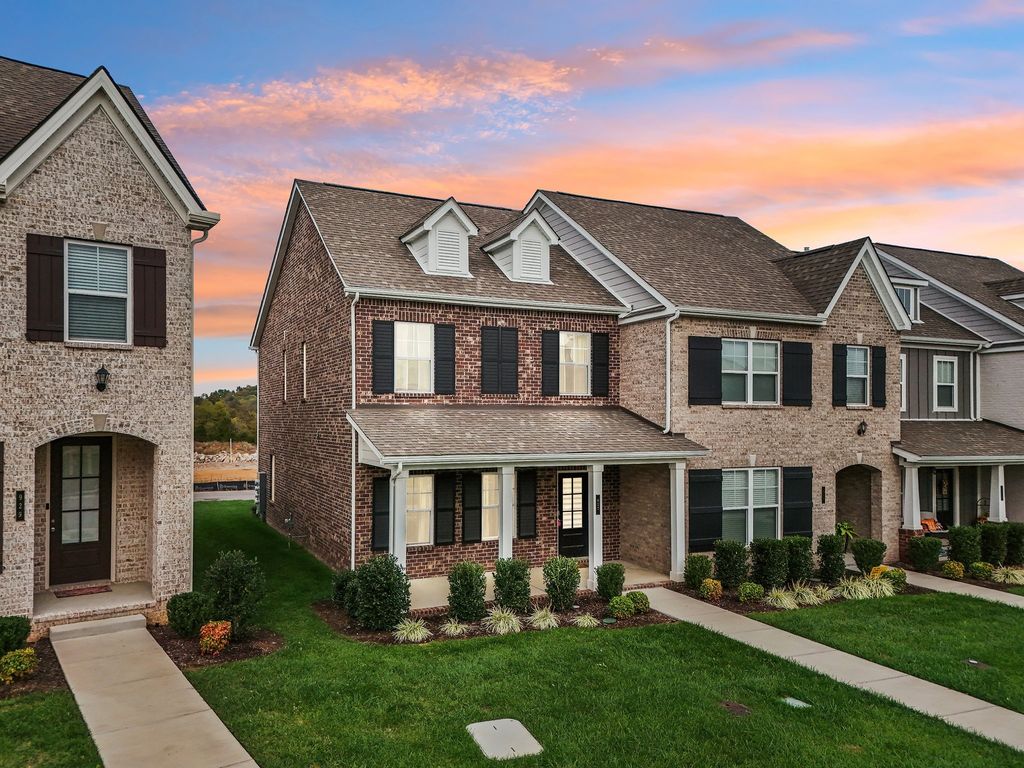 927 Nance Ln, Lebanon, TN 37087