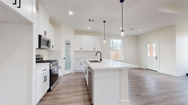 5119 Selinsky Road, Houston, TX 77048