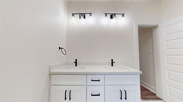 5119 Selinsky Road, Houston, TX 77048