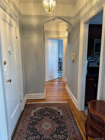 12 Hamilton Place D 14, Garden City, NY 11530