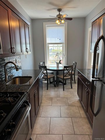 12 Hamilton Place D 14, Garden City, NY 11530