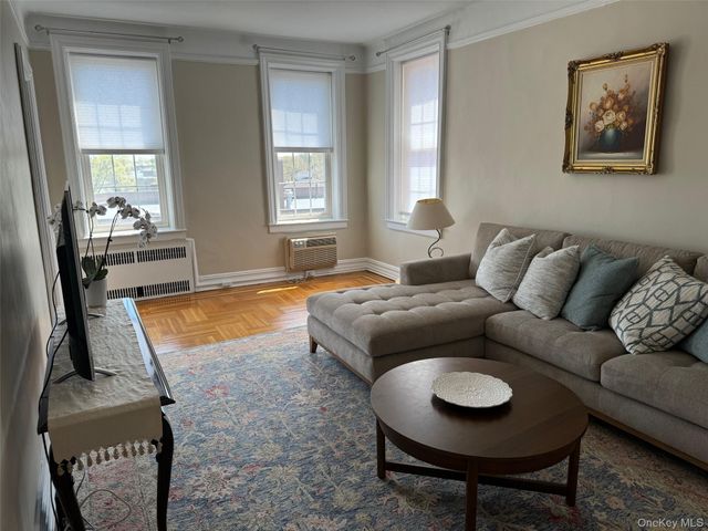 12 Hamilton Place D 14, Garden City, NY 11530