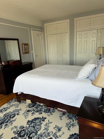 12 Hamilton Place D 14, Garden City, NY 11530