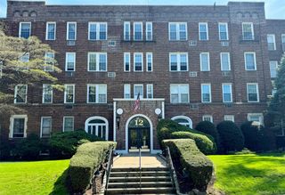 12 Hamilton Place D 14, Garden City, NY 11530