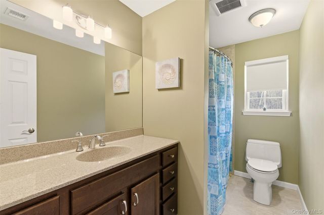 4 Macintosh Lane, Selden, NY 11784