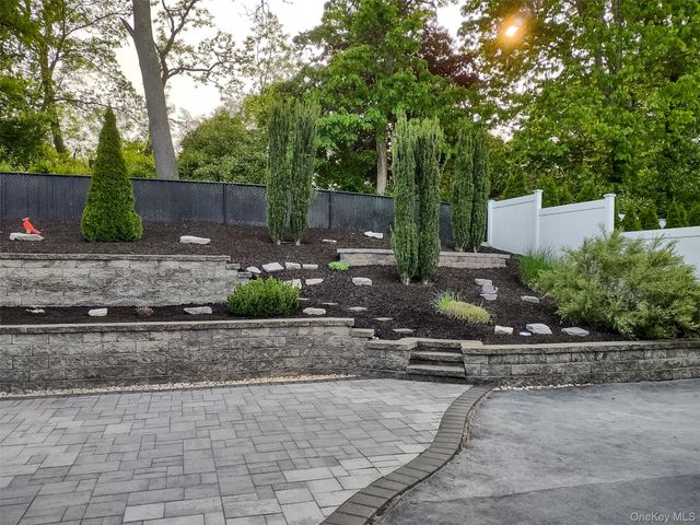 4 Macintosh Lane, Selden, NY 11784