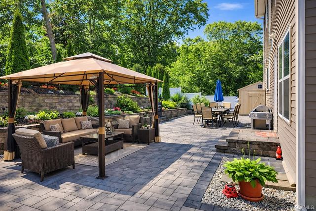 4 Macintosh Lane, Selden, NY 11784