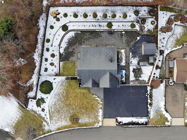 4 Macintosh Lane, Selden, NY 11784