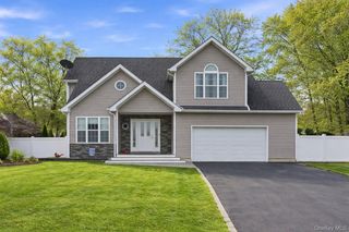 4 Macintosh Lane, Selden, NY 11784