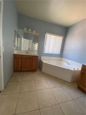 7242 Platinum Creek Street, Las Vegas, NV 89131