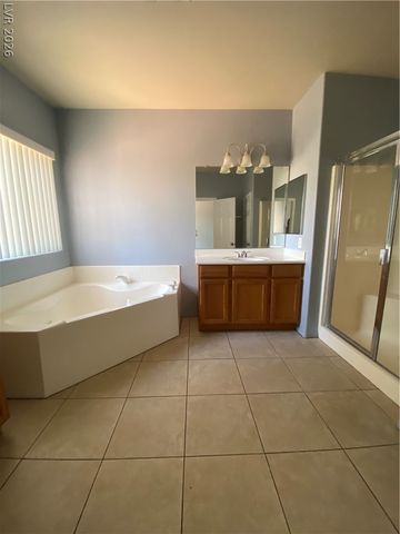 7242 Platinum Creek Street, Las Vegas, NV 89131