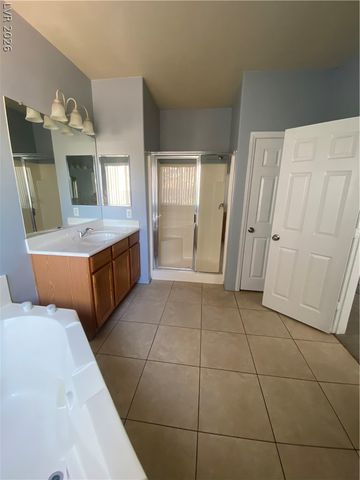 7242 Platinum Creek Street, Las Vegas, NV 89131