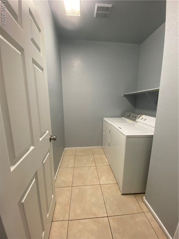 7242 Platinum Creek Street, Las Vegas, NV 89131