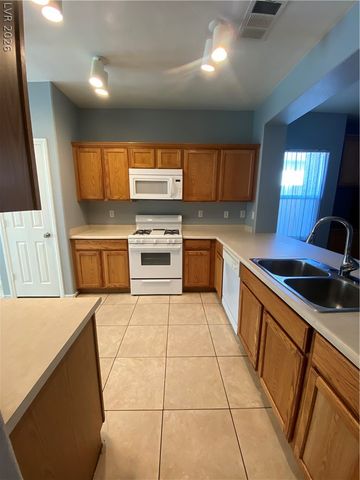7242 Platinum Creek Street, Las Vegas, NV 89131