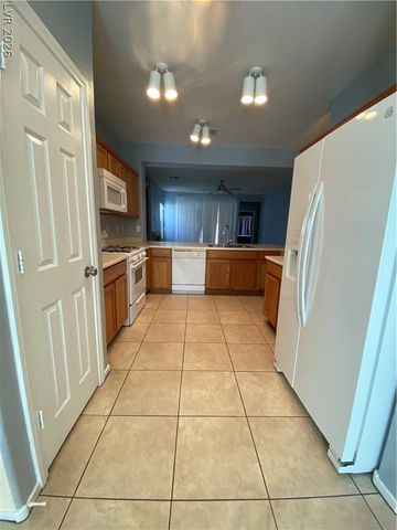 7242 Platinum Creek Street, Las Vegas, NV 89131
