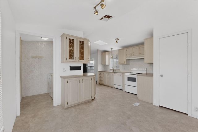 7225 Remington Drive NE, Albuquerque, NM 87109