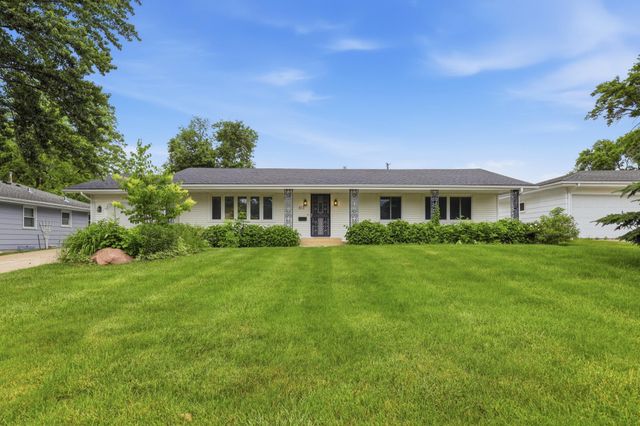 613 Monroe Street S, Shakopee, MN 55379