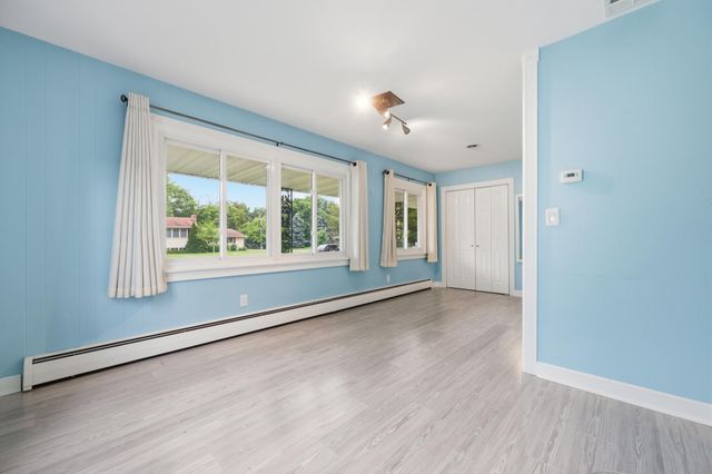 613 Monroe Street S, Shakopee, MN 55379