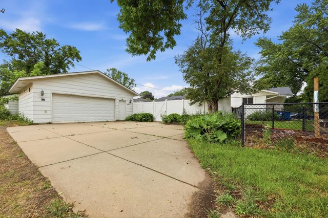 613 Monroe Street S, Shakopee, MN 55379