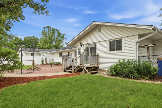 613 Monroe Street S, Shakopee, MN 55379