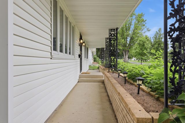613 Monroe Street S, Shakopee, MN 55379