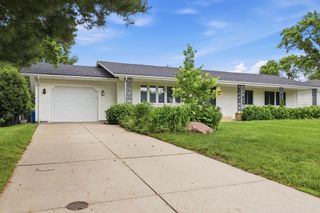 613 Monroe Street S, Shakopee, MN 55379