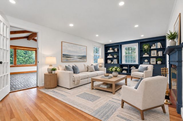 14 Longfellow Rd, Norwood, MA 02062