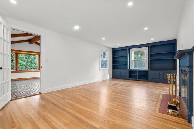 14 Longfellow Rd, Norwood, MA 02062
