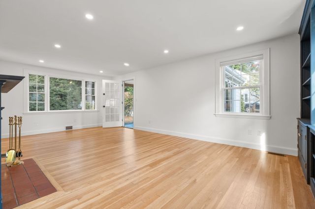 14 Longfellow Rd, Norwood, MA 02062