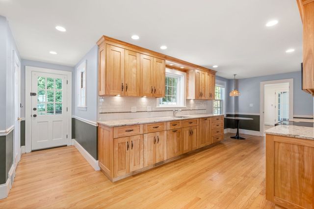 14 Longfellow Rd, Norwood, MA 02062