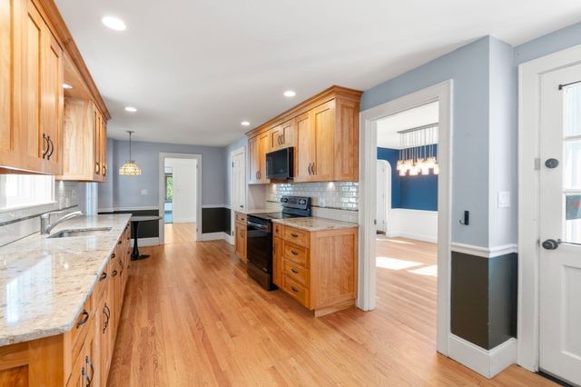 14 Longfellow Rd, Norwood, MA 02062
