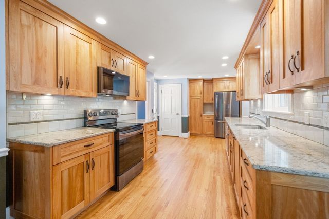 14 Longfellow Rd, Norwood, MA 02062