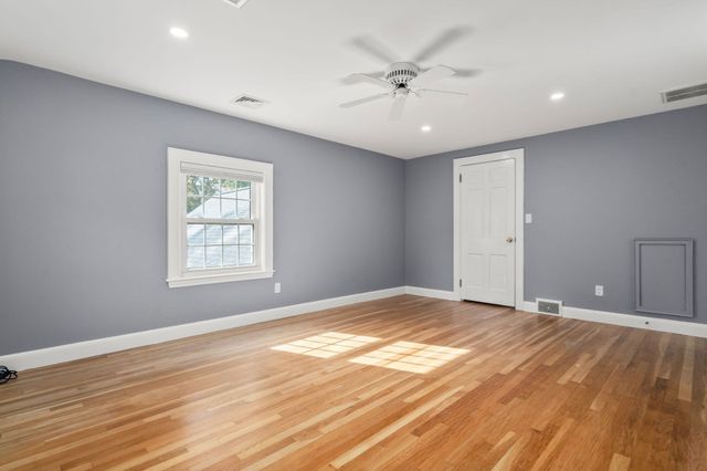 14 Longfellow Rd, Norwood, MA 02062