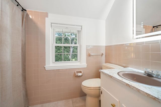 14 Longfellow Rd, Norwood, MA 02062