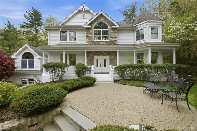 9 Godfrey Lane, Huntington, NY 11743