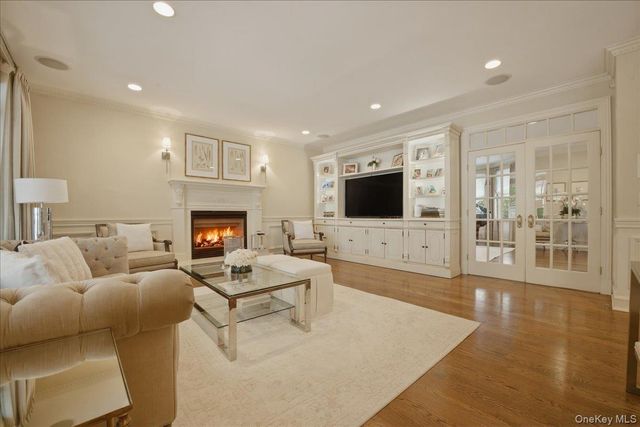 9 Godfrey Lane, Huntington, NY 11743