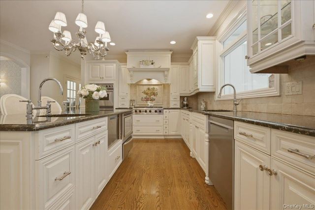 9 Godfrey Lane, Huntington, NY 11743