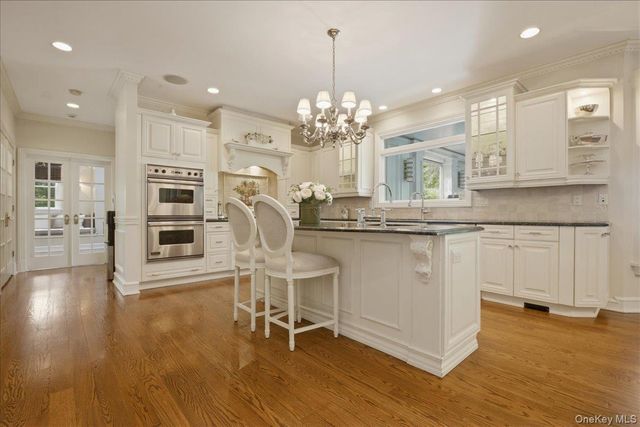 9 Godfrey Lane, Huntington, NY 11743