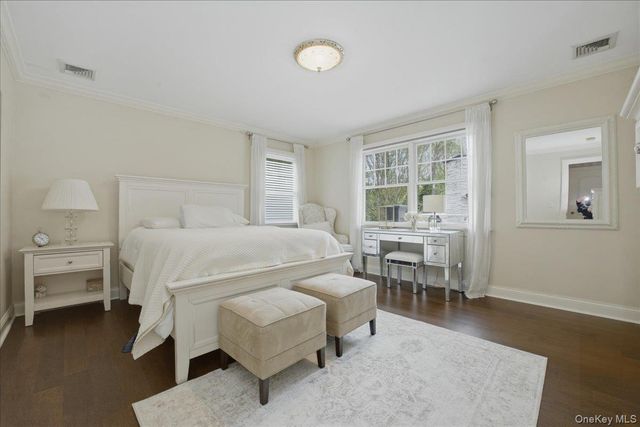 9 Godfrey Lane, Huntington, NY 11743