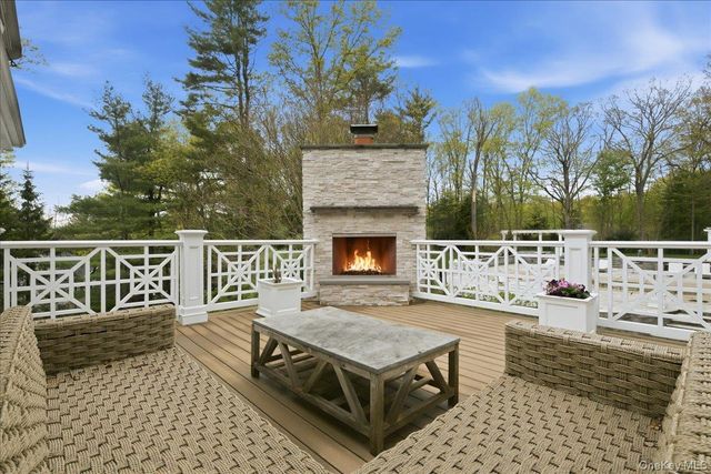 9 Godfrey Lane, Huntington, NY 11743