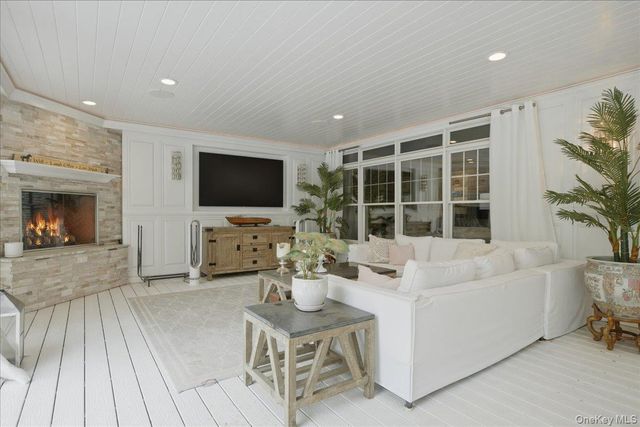 9 Godfrey Lane, Huntington, NY 11743