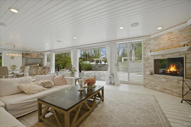 9 Godfrey Lane, Huntington, NY 11743